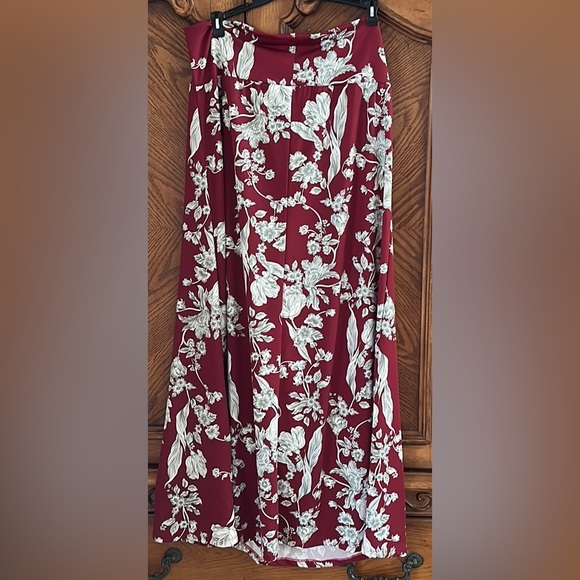 Floral Maxi Skirt 1x - Picture 2 of 3